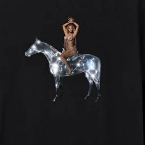 Beyoncé Renaissance Box Pose 2